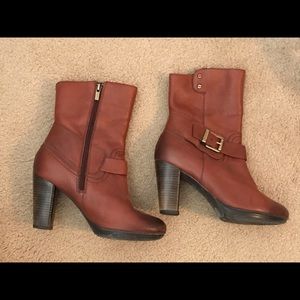 Leather Clark’s boots in great condition!